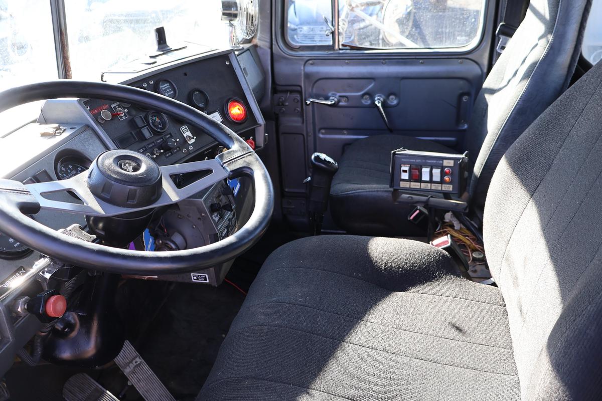 Used 1996 MACK RD690S