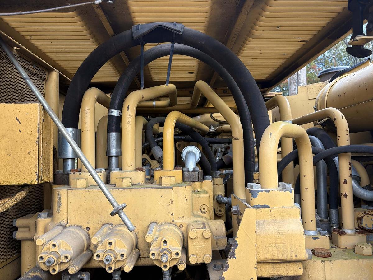 Used 1990 CATERPILLAR 225D