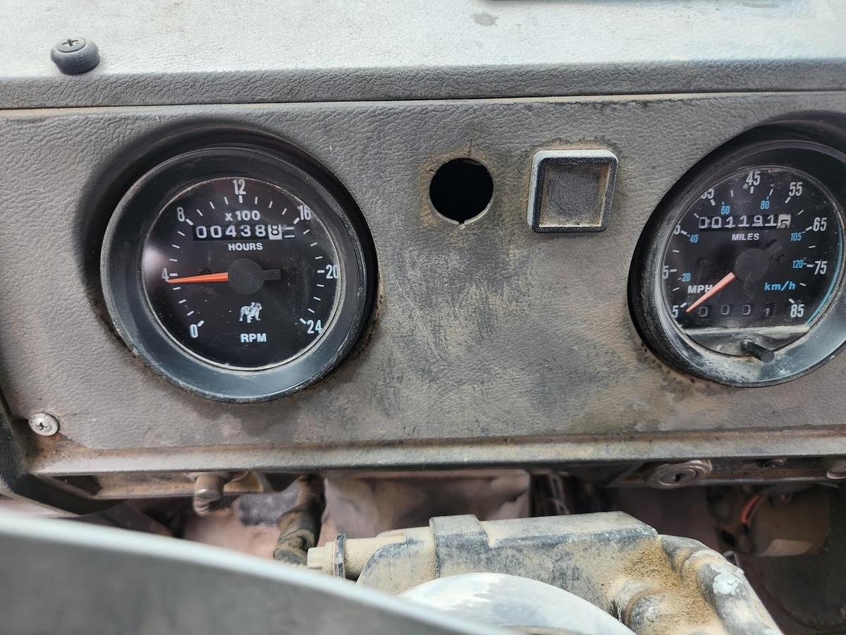 Used 2001 MACK DM690S Conveyor