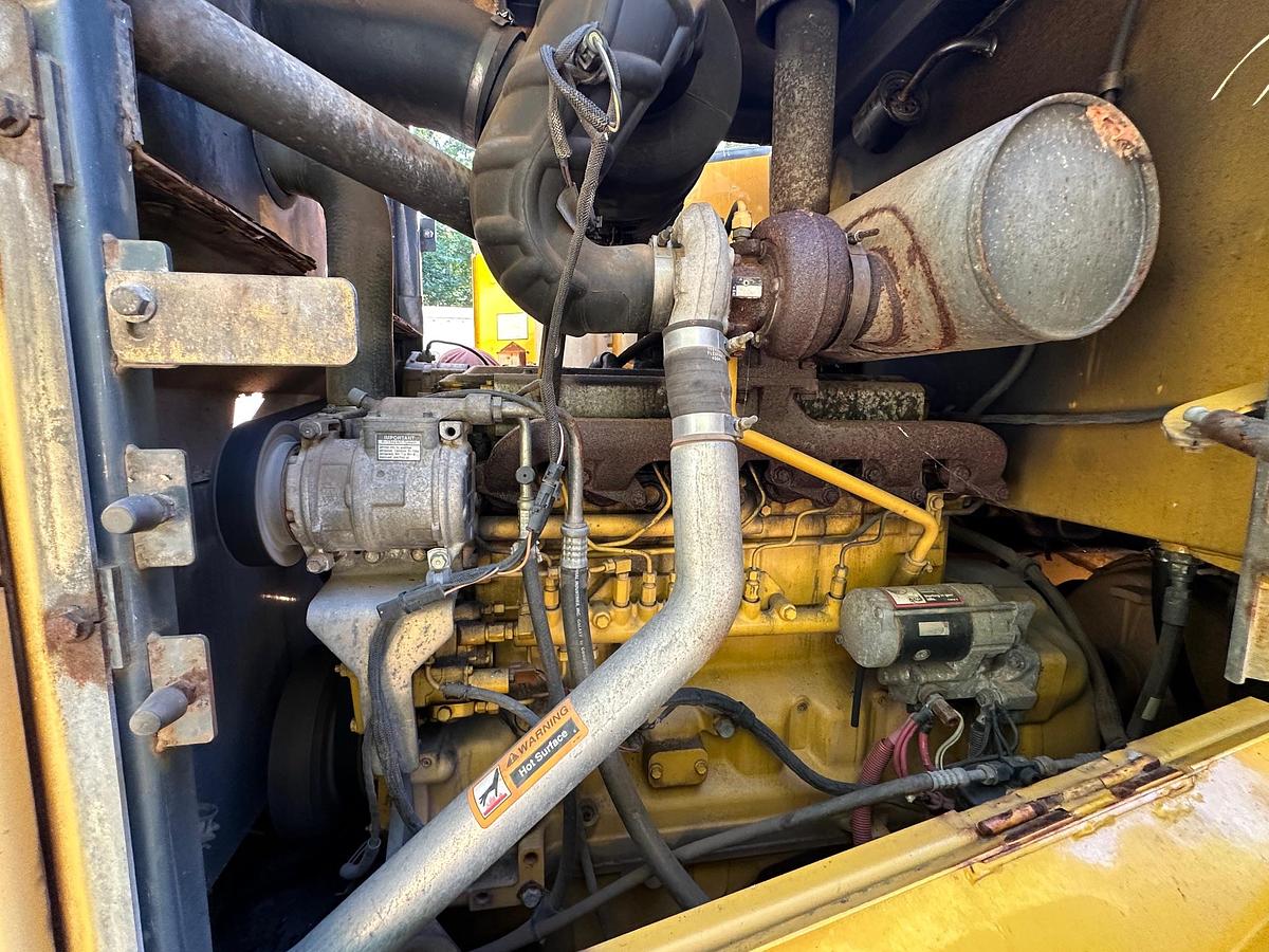 Used 2005 DEERE 624J