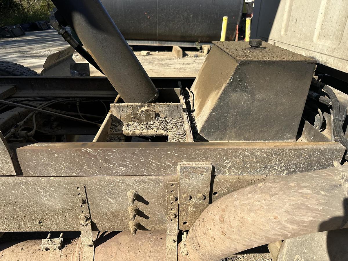 Used 2000 STERLING AT9513