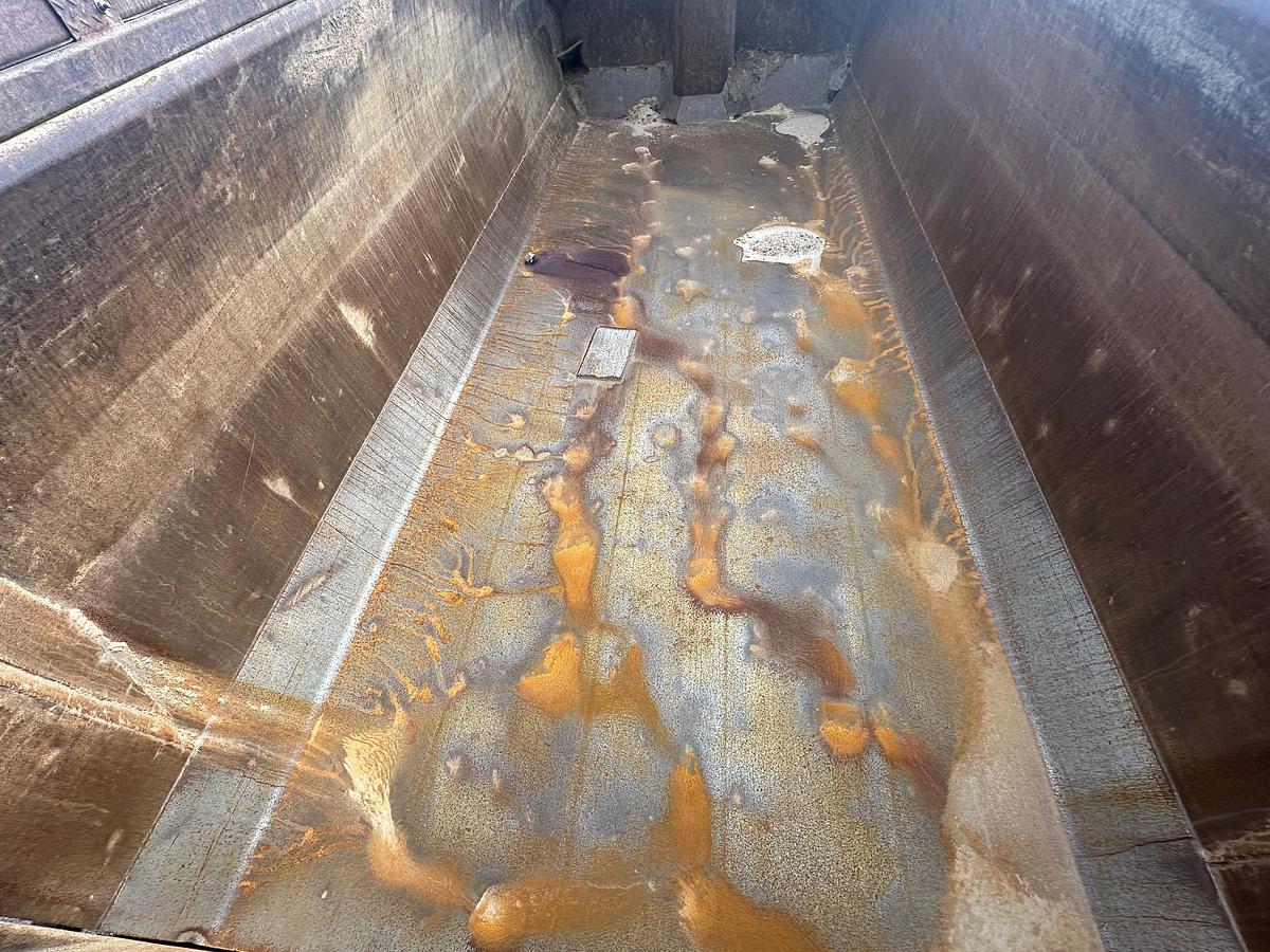 Used 2012 MACK Granite GU713