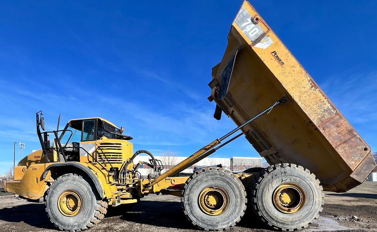 Used 2012 CATERPILLAR 740