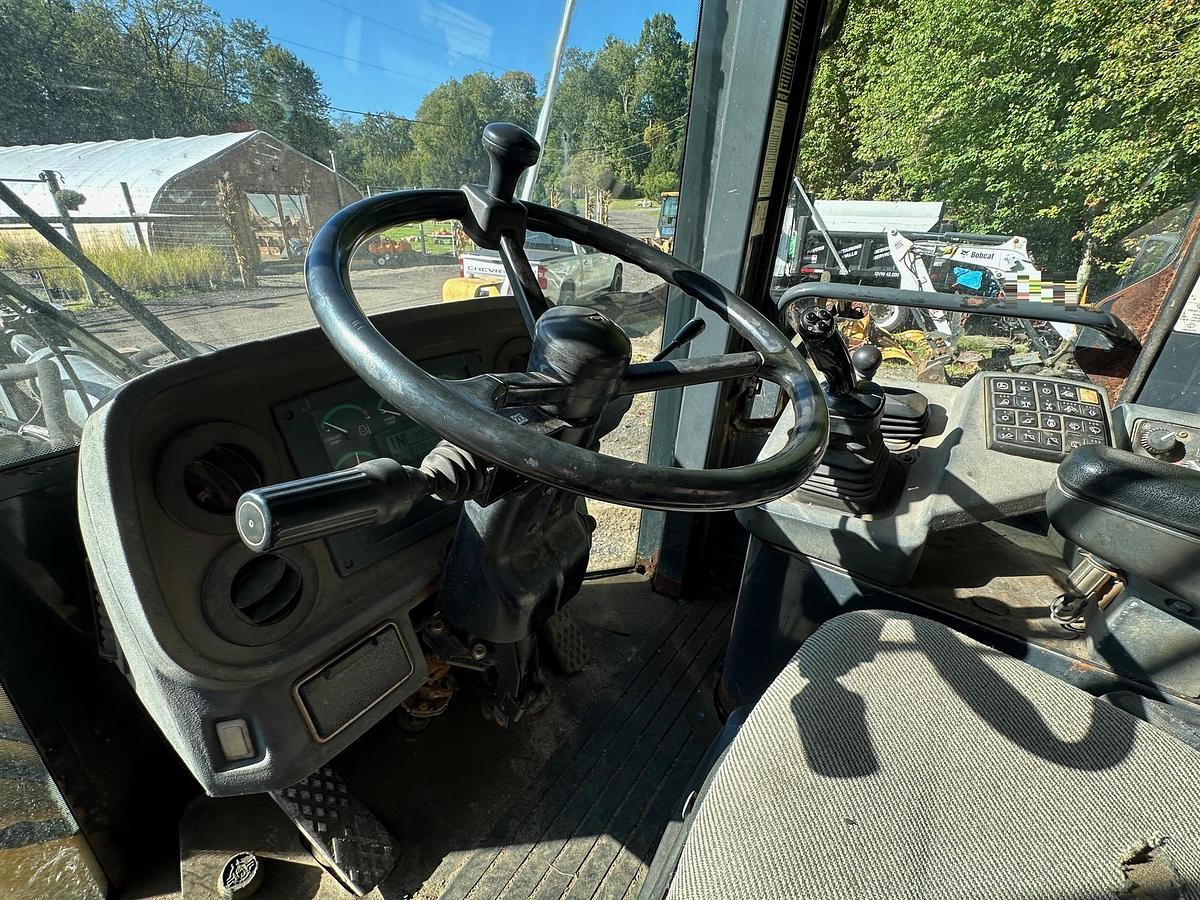 Used 2005 DEERE 624J