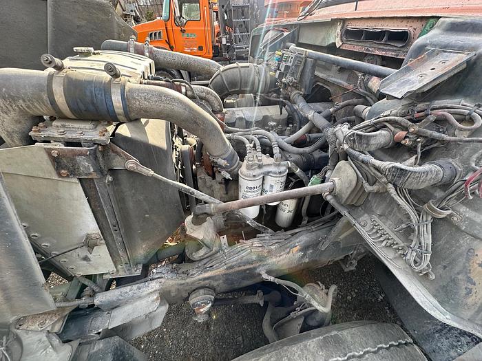 Used 2001 MACK DM688SX