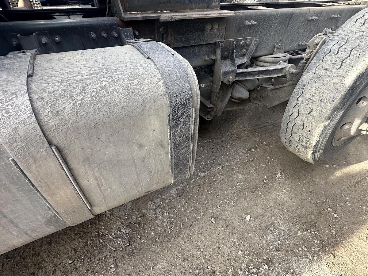 Used 2013 MACK Granite CU713