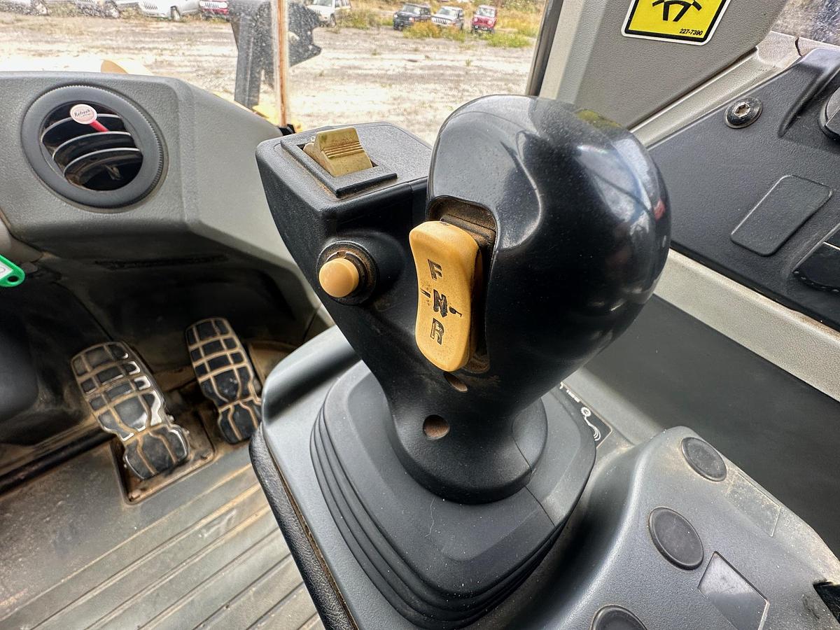 Used 2015 CATERPILLAR 962M