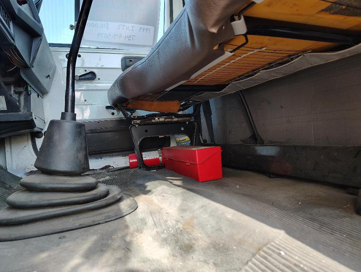 Used 1999 INTERNATIONAL 4700 Low Profile T444E