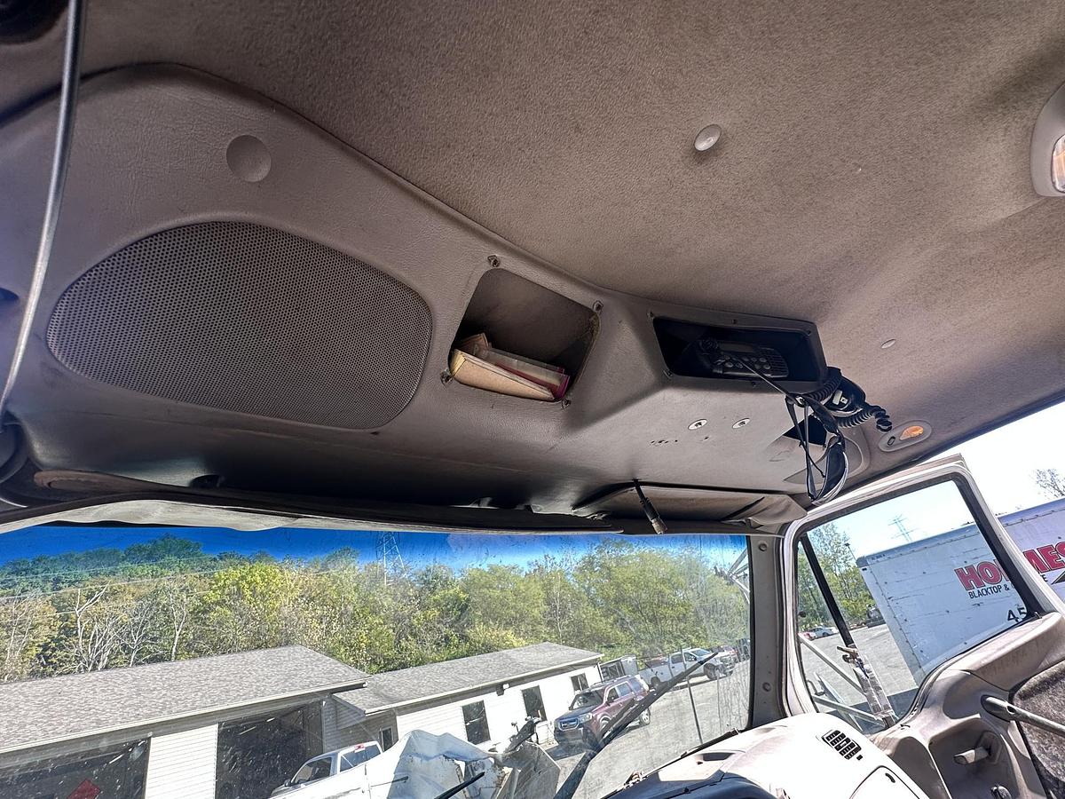 Used 2000 STERLING AT9513