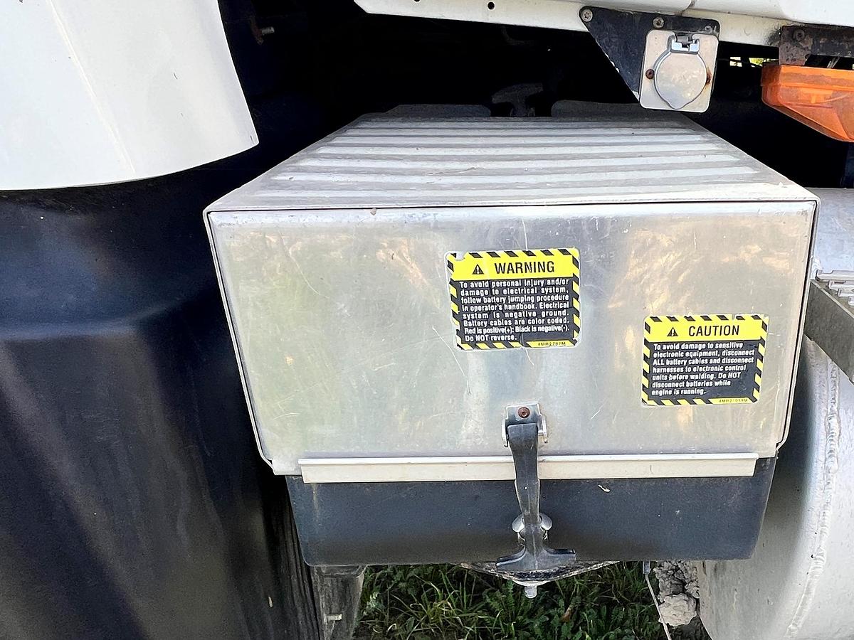 Used 2005 MACK CV713 Granite Dump Truck