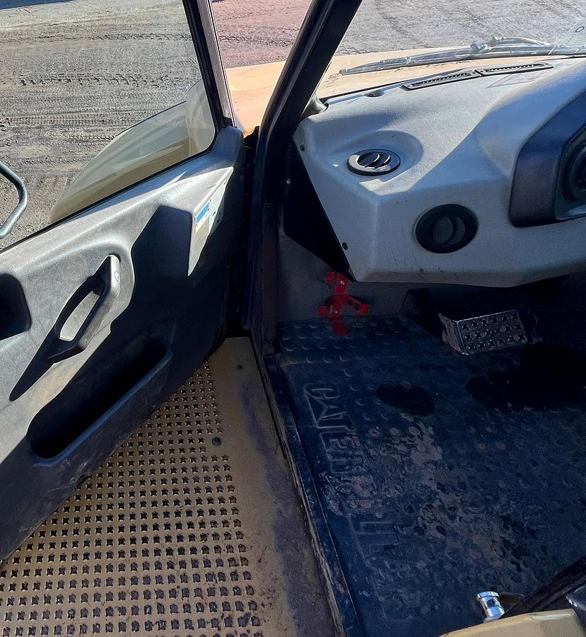 Used 2011 CATERPILLAR 740B Ej