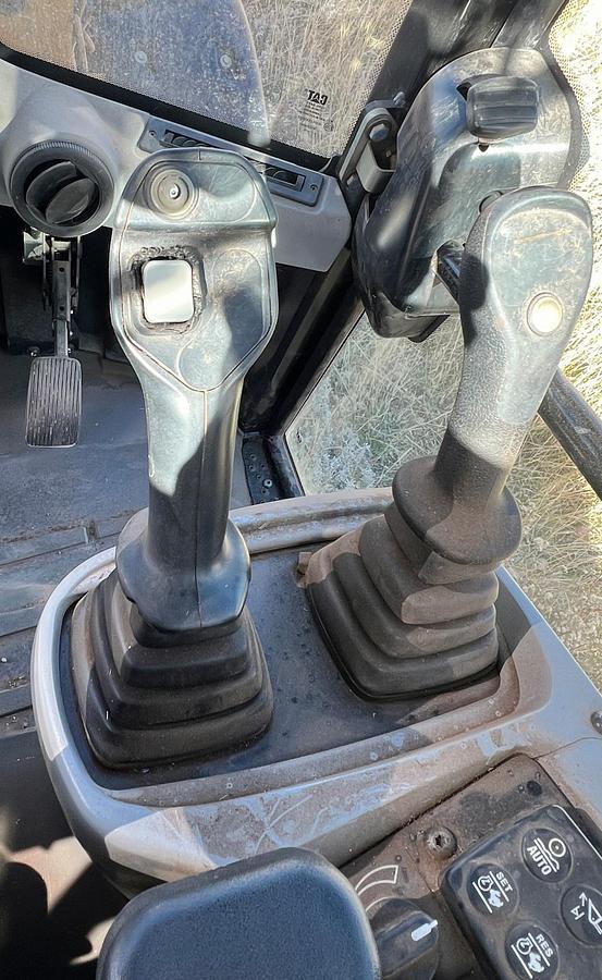 Used 2016 CATERPILLAR 907M