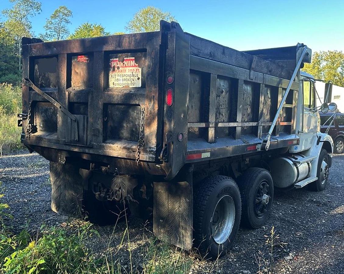 Used 2003 FREIGHTLINER FL112