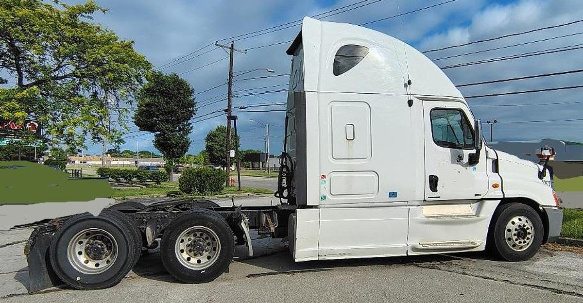 Used 2012 FREIGHTLINER Cascadia