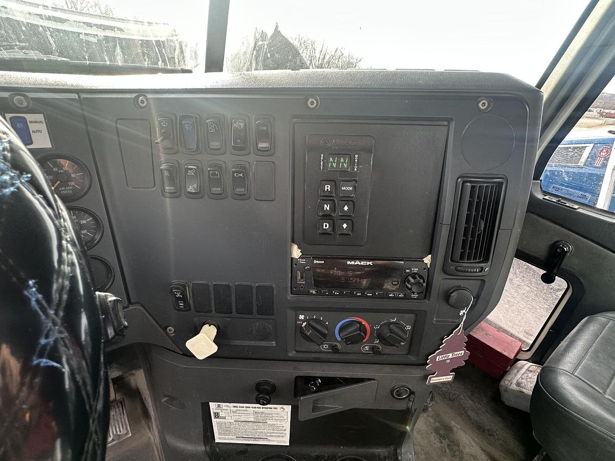 Used 2013 MACK Granite CU713