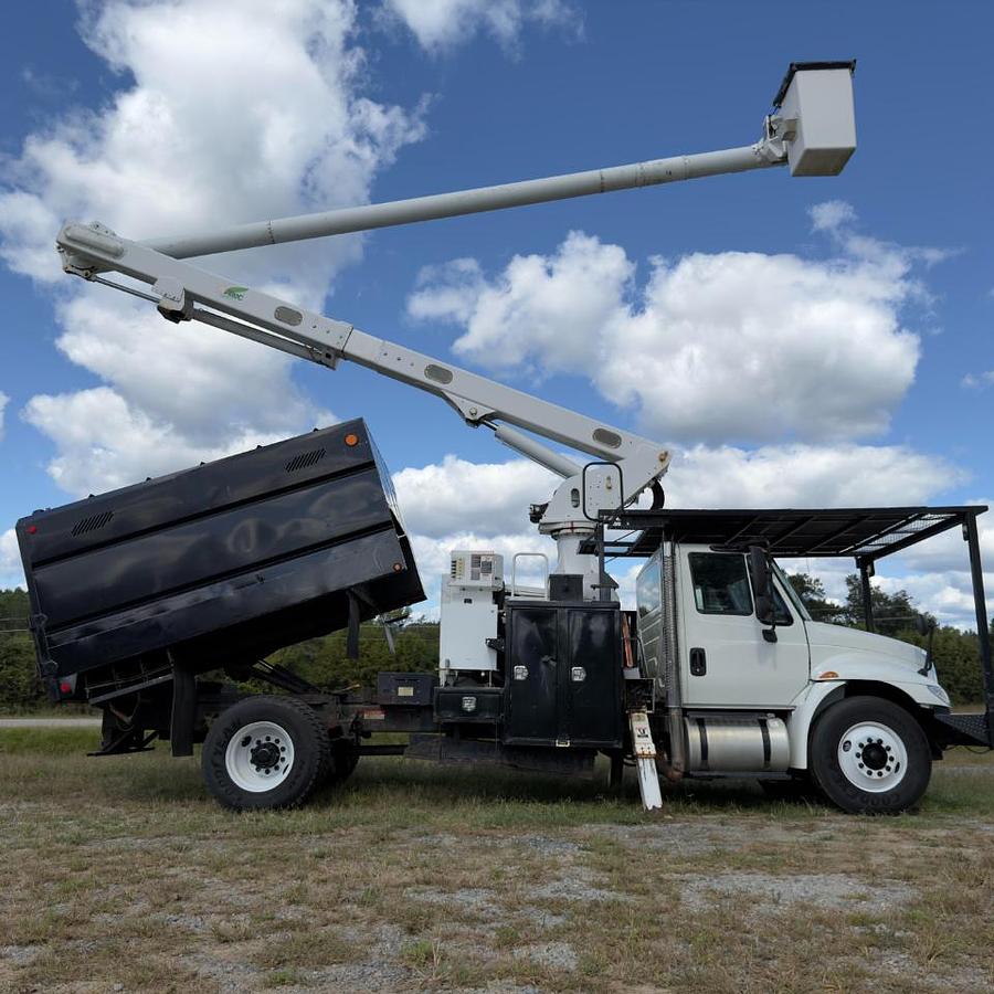 Used 2011 INTERNATIONAL 4300 Chipper Dump