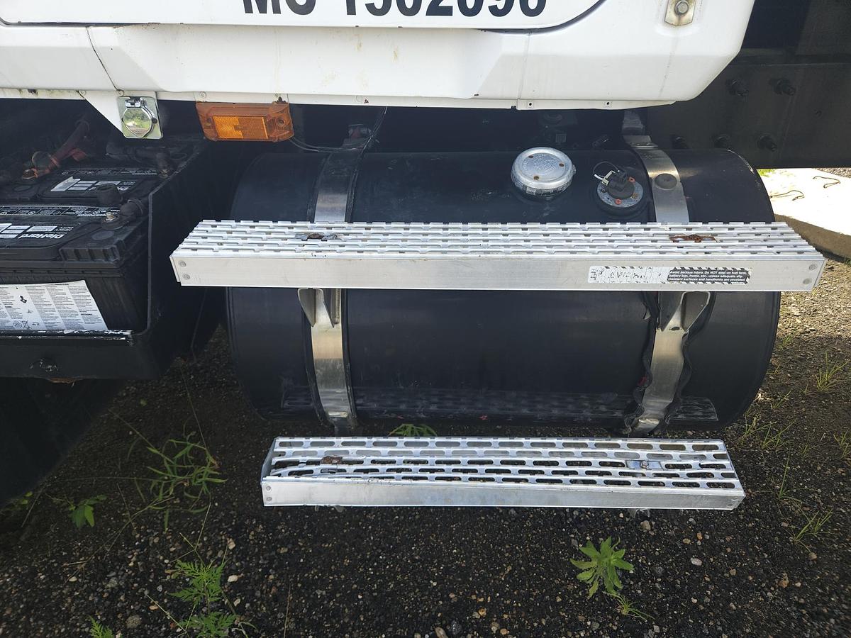 Used 2005 MACK  Granite CV713