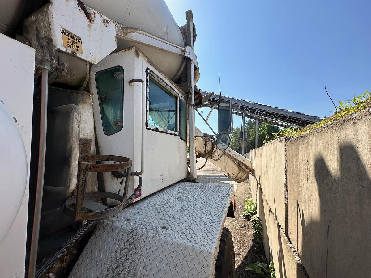 Used 2007 PHOENIX Front Discharge Mixer