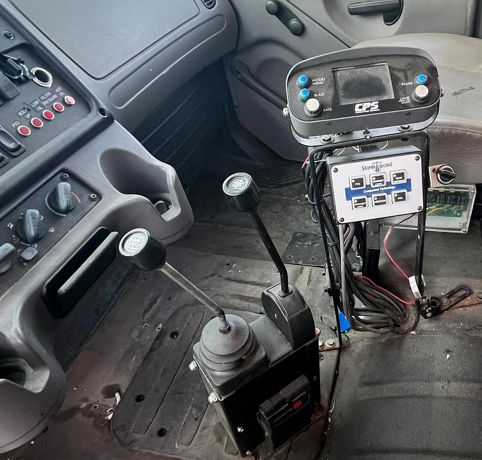 Used 2013 FREIGHTLINER 108SD Dump Truck