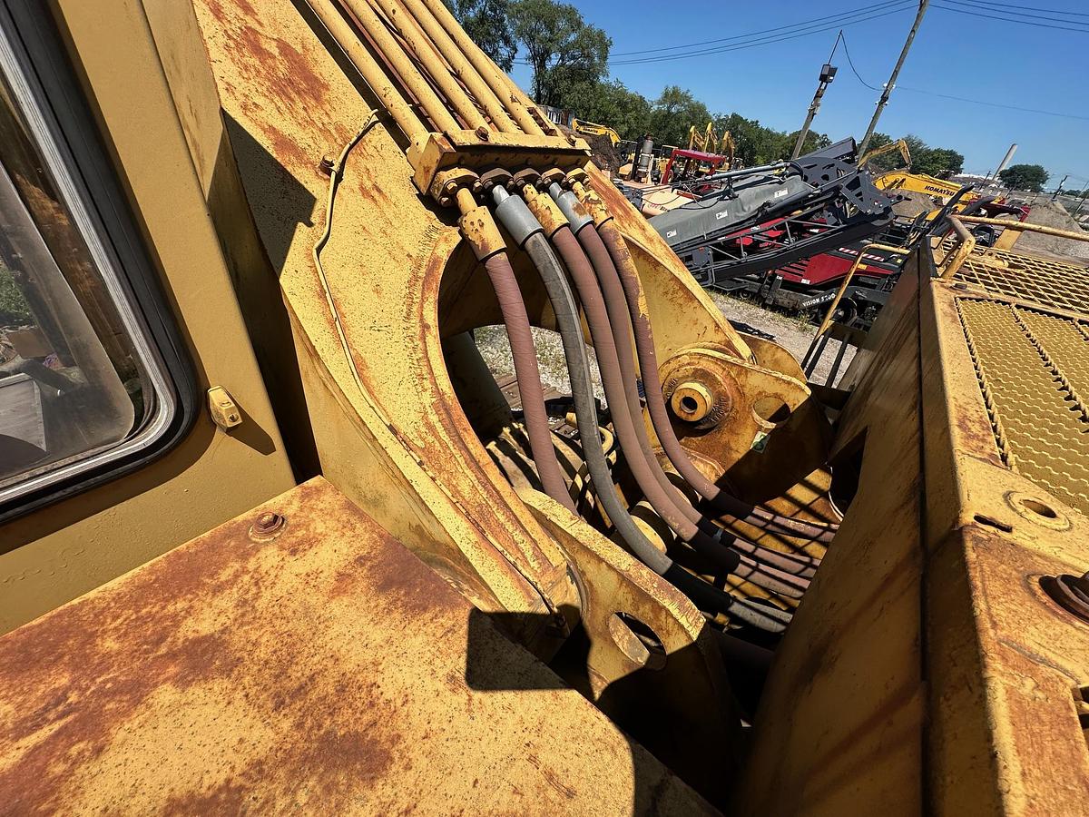 Used 1983 CATERPILLAR 245