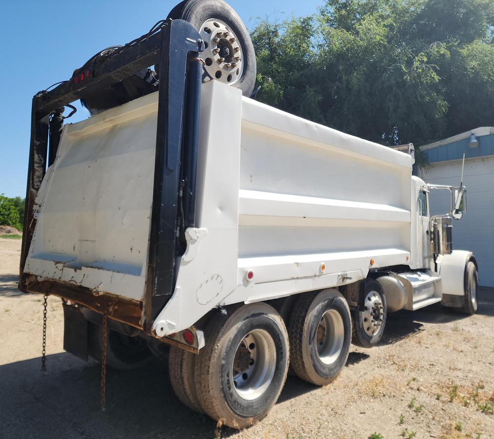 Used 2007 PETERBILT 379 Super Dump HD