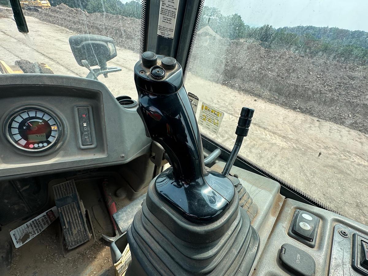 Used 2018 DEERE 244k-II