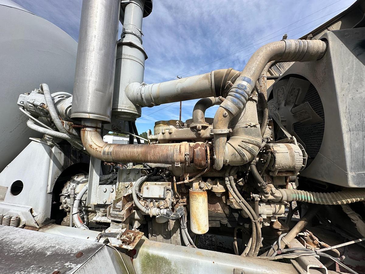 Used 1997 ADVANCE Front Discharge Mixer