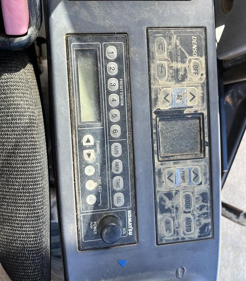 Used 2005 KOMATSU PC 200 LC-7L