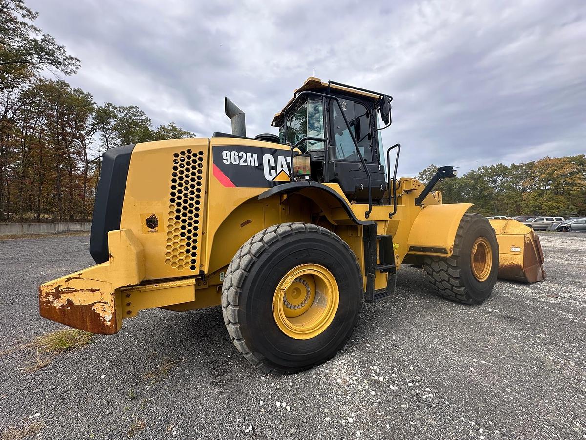 Used 2015 CATERPILLAR 962M