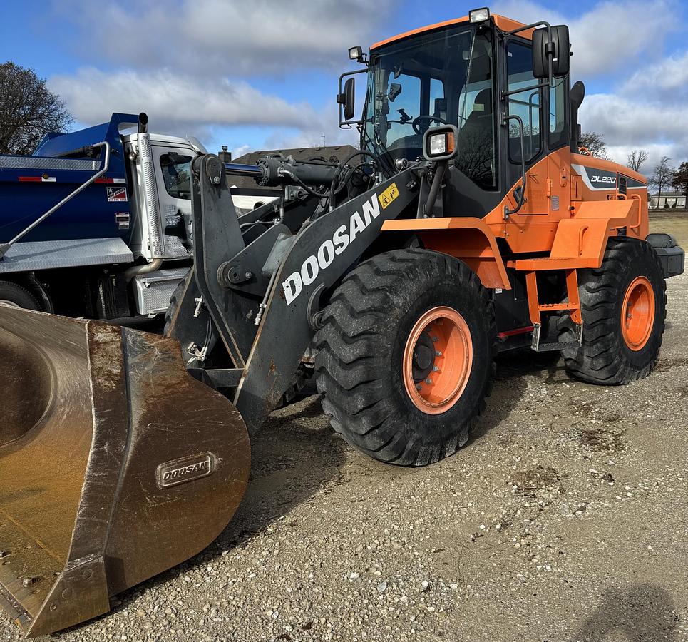 Used 2018 DOOSAN DL 220