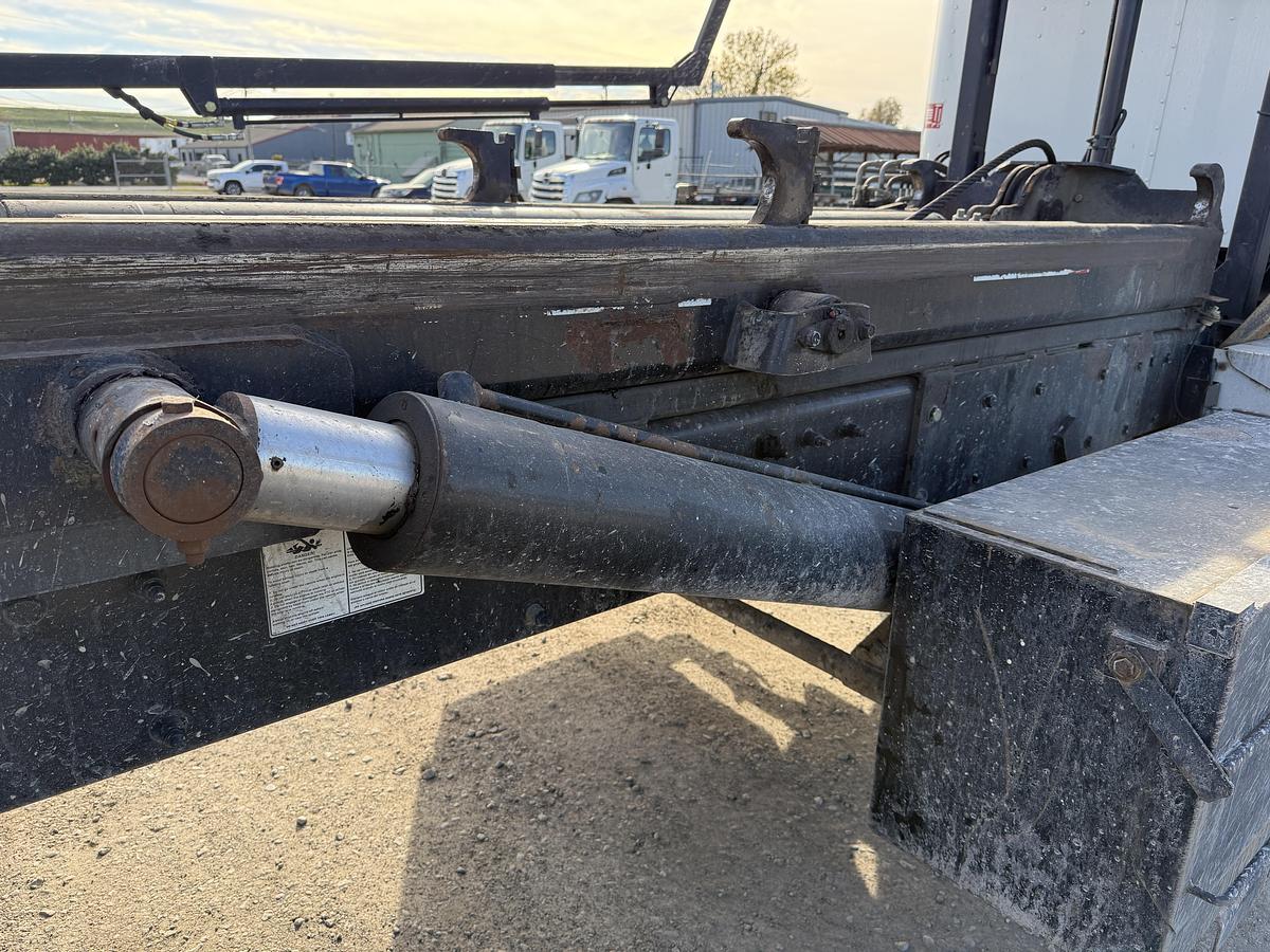 Used 2016 PETERBILT 348