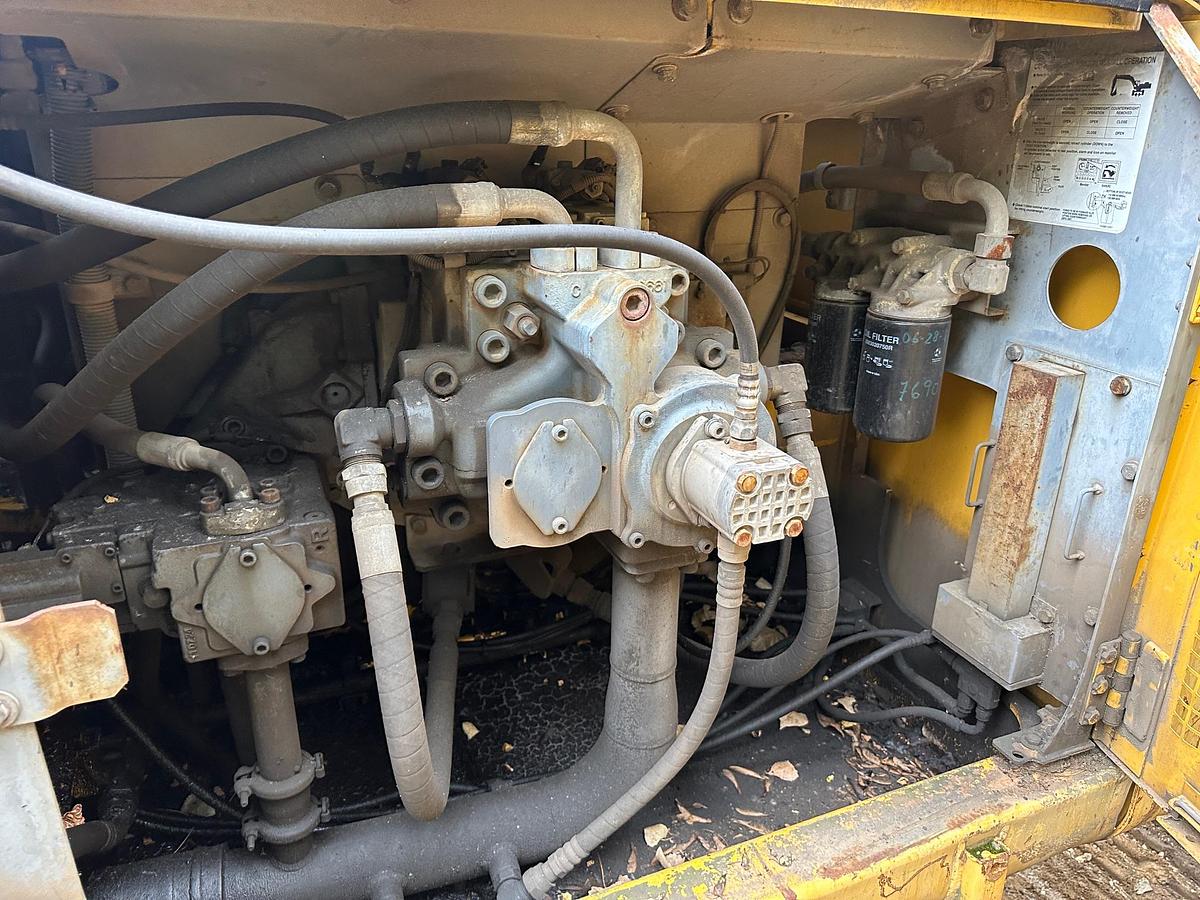 Used 2011 DEERE 450D LC