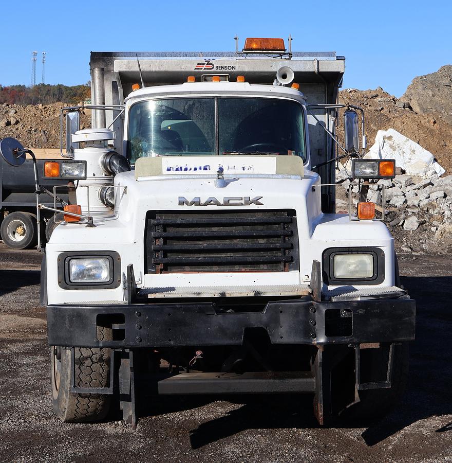 Used 1996 MACK RD690S
