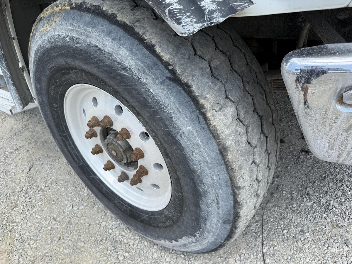 Used 2005 STERLING LT9500