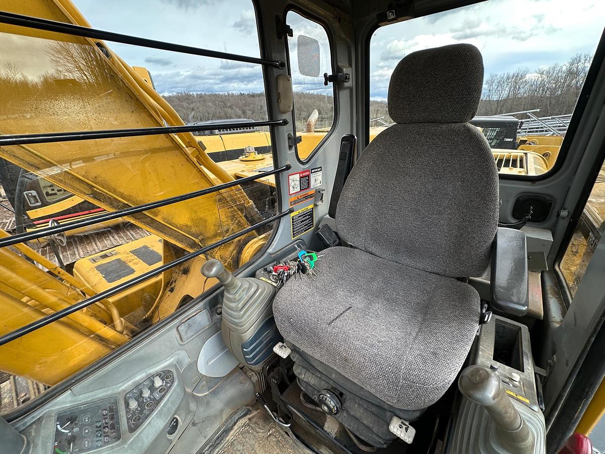 Used 2001 DEERE 160C LC