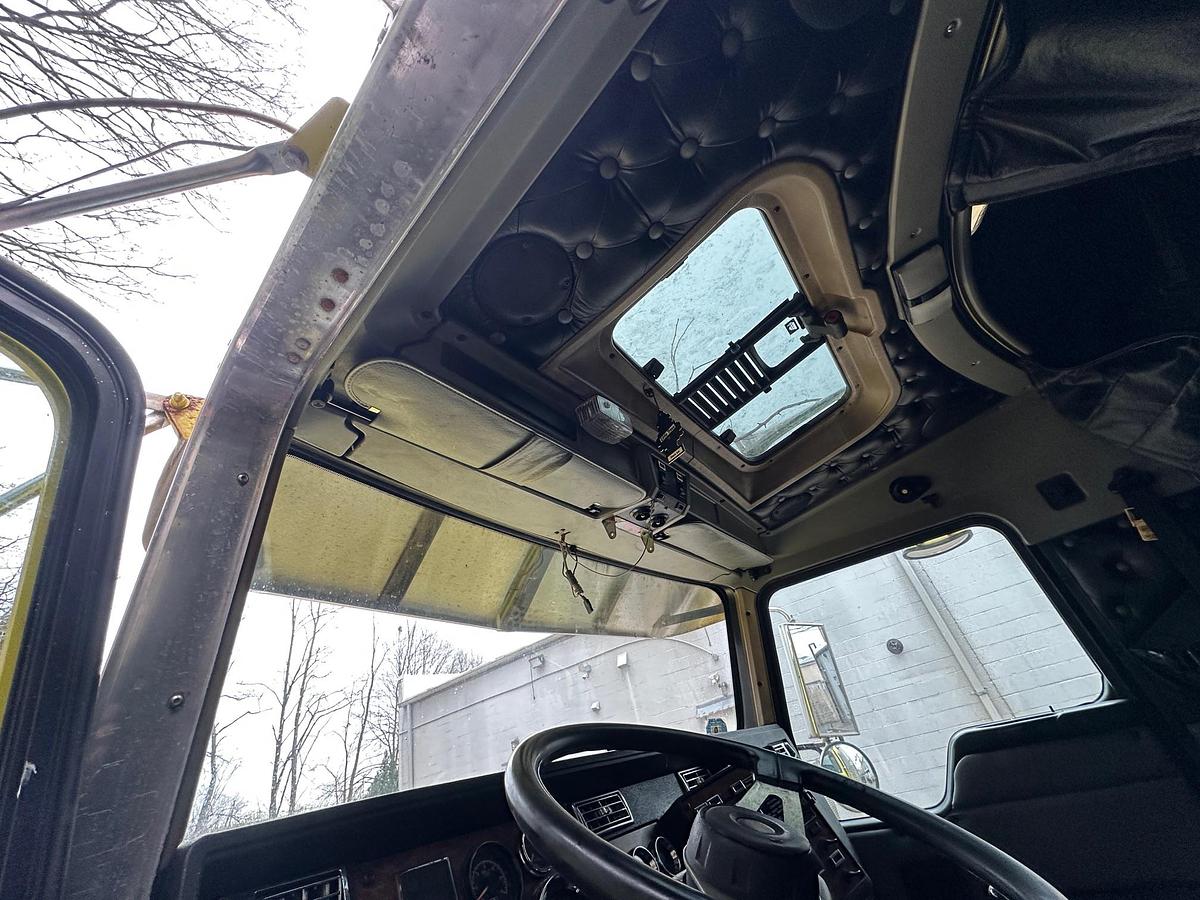 Used 2001 KENWORTH W900 AeroCab