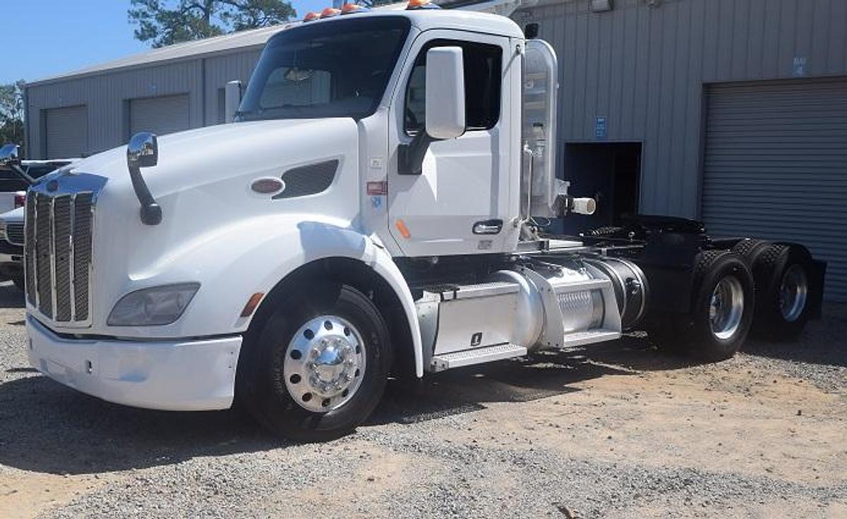 Used 2022 PETERBILT 579