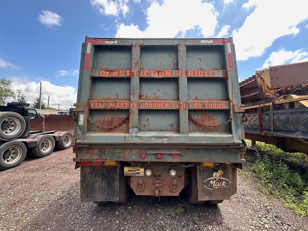 Used 1990 MACK RB688S