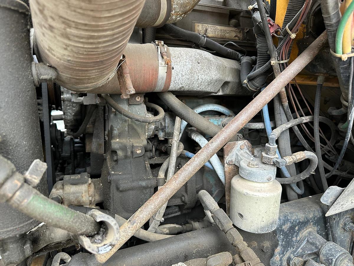 Used 1988 WHITE/GMC Brigadier Oil Distributor