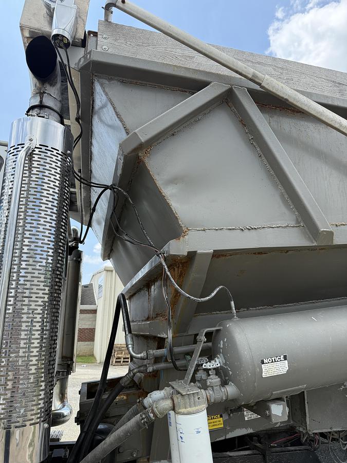 Used 2005 STERLING LT9500