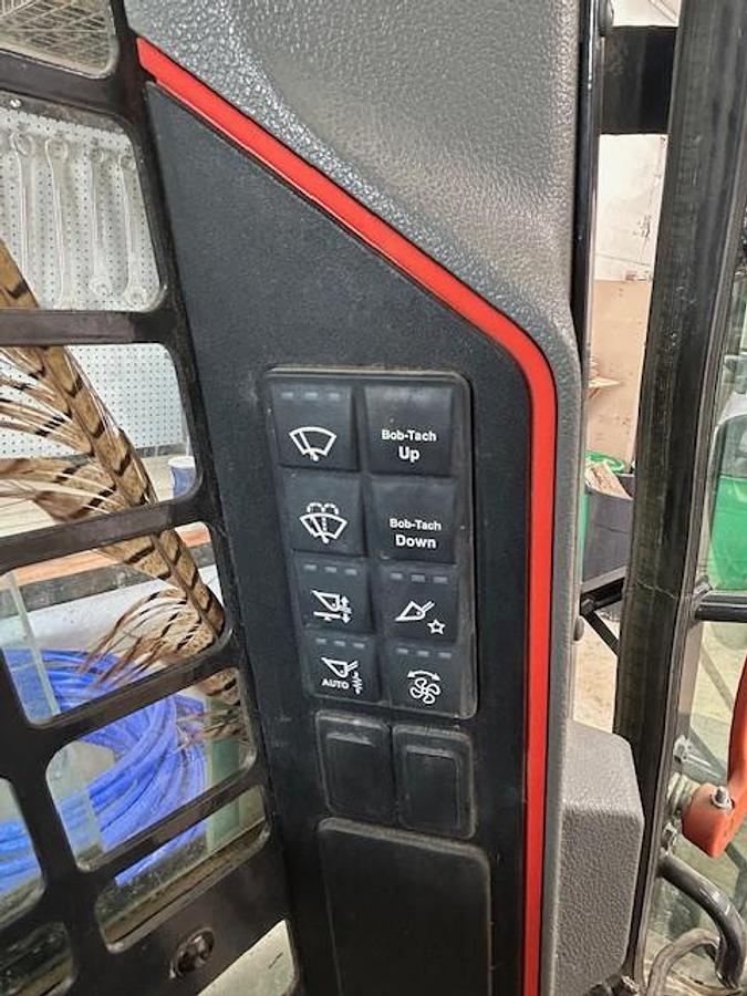 Used 2022 BOBCAT T76