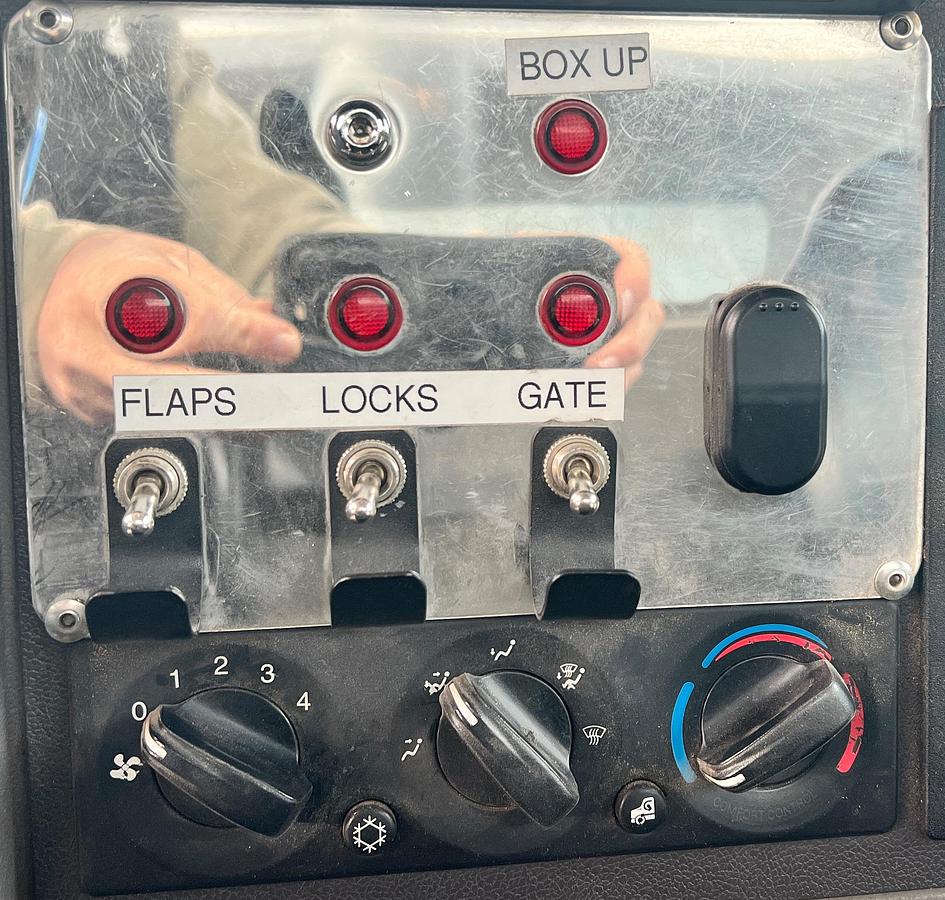 Used 2016 PETERBILT 348