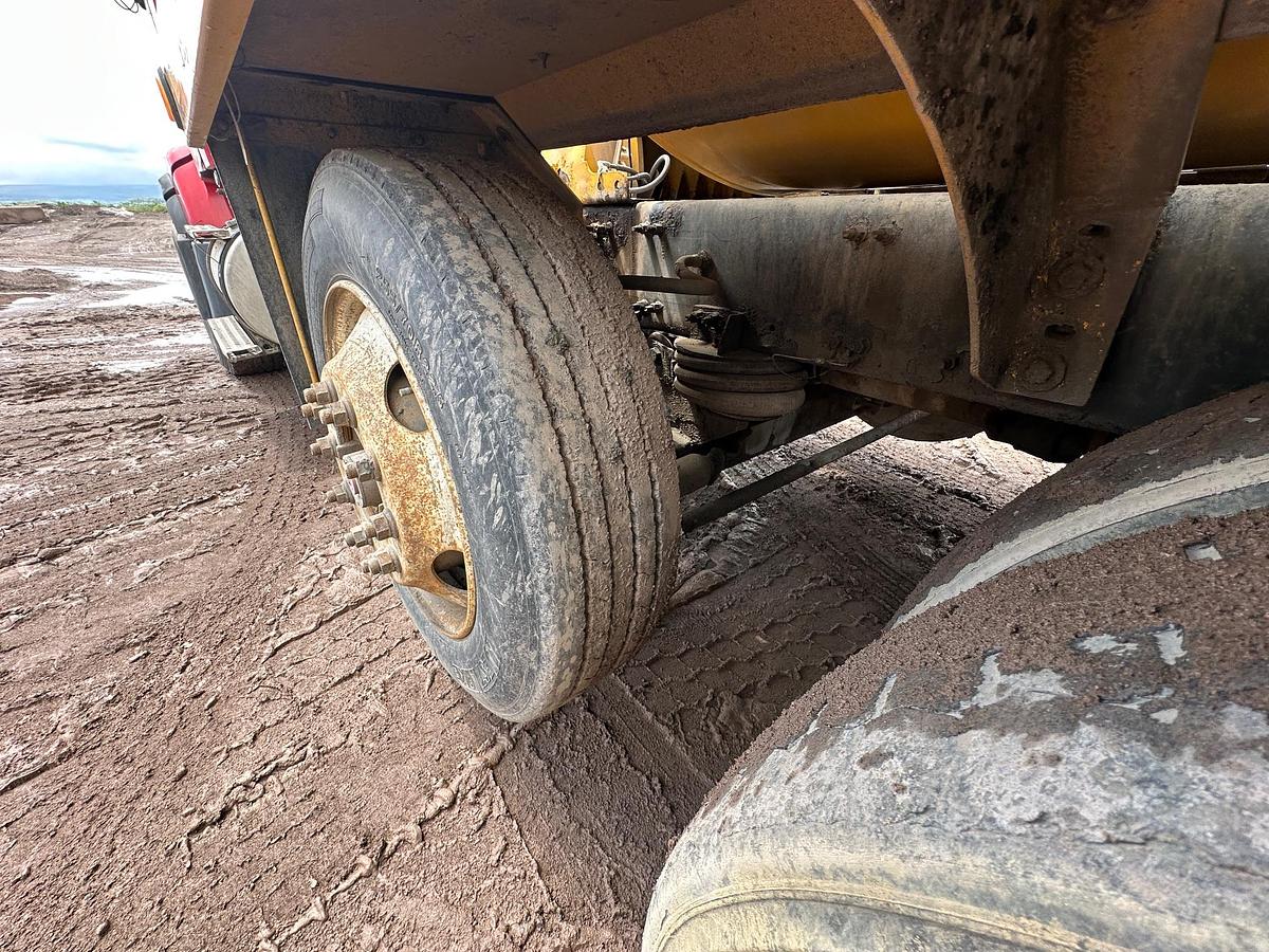 Used 2004 VOLVO Rear Discharge Mixer