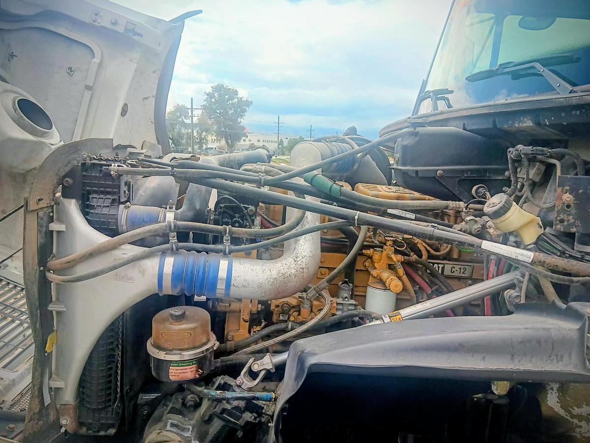 Used 2001 FREIGHTLINER FL 112