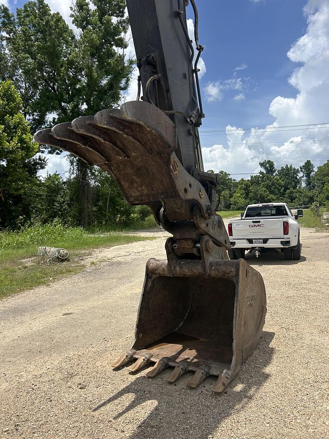 Used 2022 VOLVO EC300EL