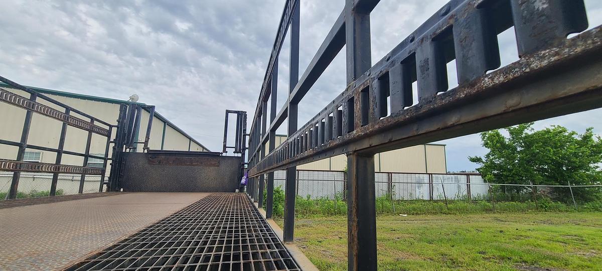 Used 2006 FREIGHTLINER M2 106