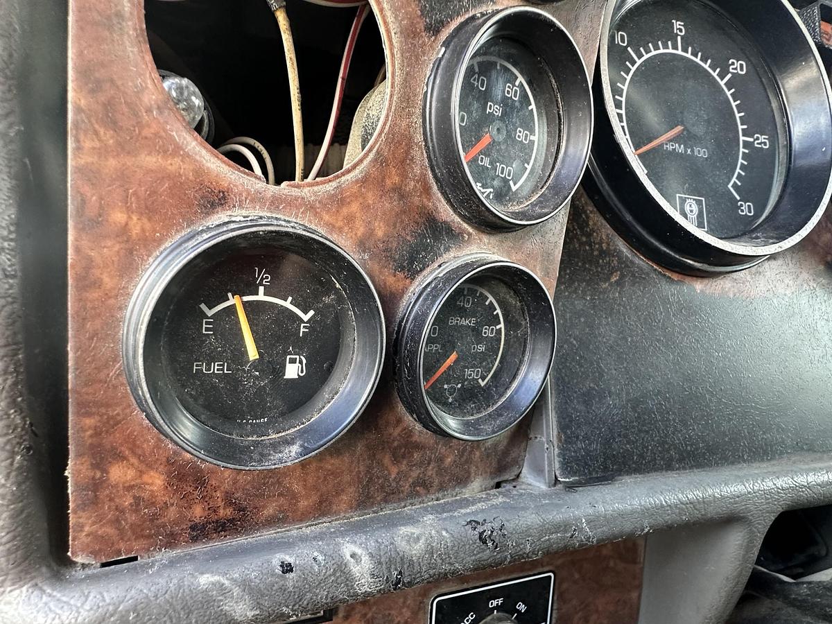 Used 2004 KENWORTH T300