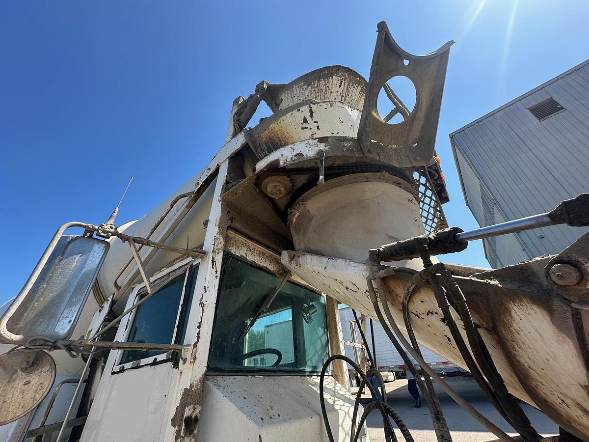 Used 2007 PHOENIX Front Discharge Mixer