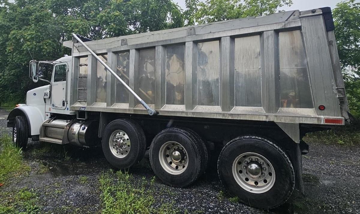 Used 2018 PETERBILT 365