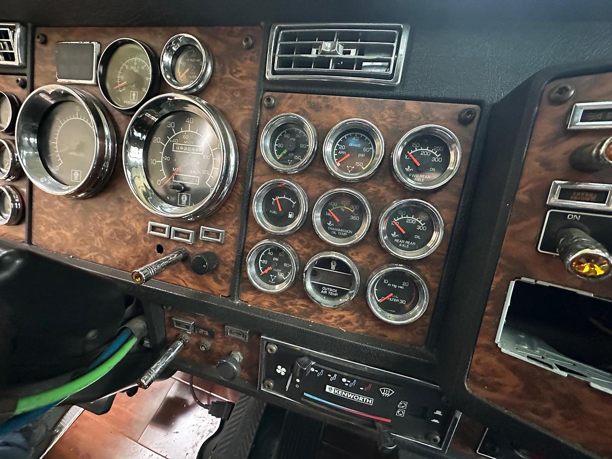 Used 2001 KENWORTH W900 AeroCab